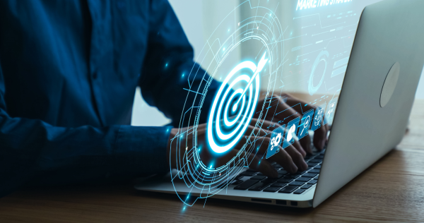 Enoten podatkovni model za kratke in dolge nakupne cikle iPROM Mnenja strokovnjakov Dejan Levicar